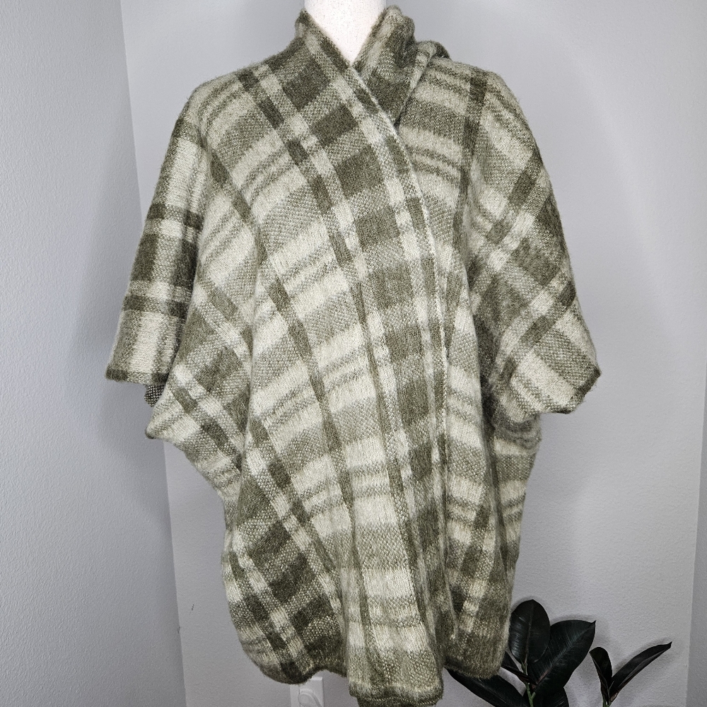 OS oversized open front poncho sweater green & cream plaid soft warm 084